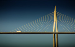 Photo du viaduc de Millau, le 
                        plus haut au monde.